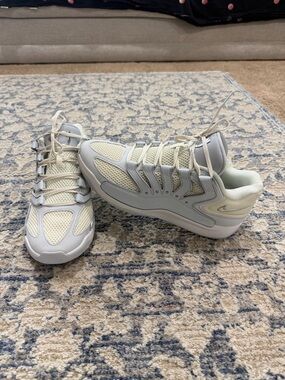 Nike KD18 Men's Athletic Mesh Lace-Up Sneakers in Light Gray and Cream